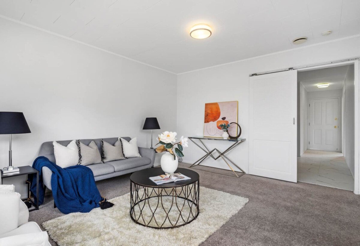 Motivated vendor, Renovated 4 beds 2 baths house standalone double garage, close to schools, parks, beach, golf club, Zoned for Wakaaranga Primary School, Farm Cove Intermediate and Pakuranga College, 1/148 Pigeon Mountain Road, Half Moon Bay, Auckland