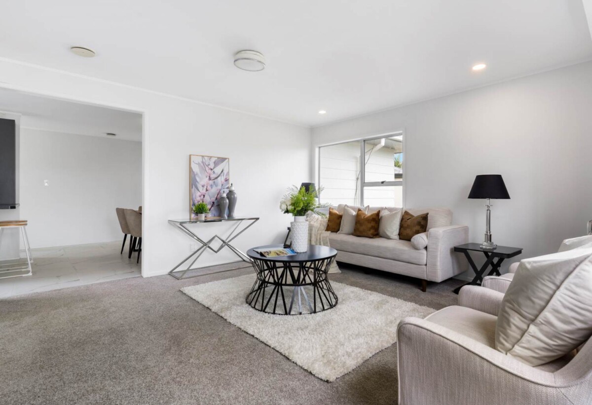 Motivated vendor, Renovated 4 beds 2 baths house standalone double garage, close to schools, parks, beach, golf club, Zoned for Wakaaranga Primary School, Farm Cove Intermediate and Pakuranga College, 1/148 Pigeon Mountain Road, Half Moon Bay, Auckland