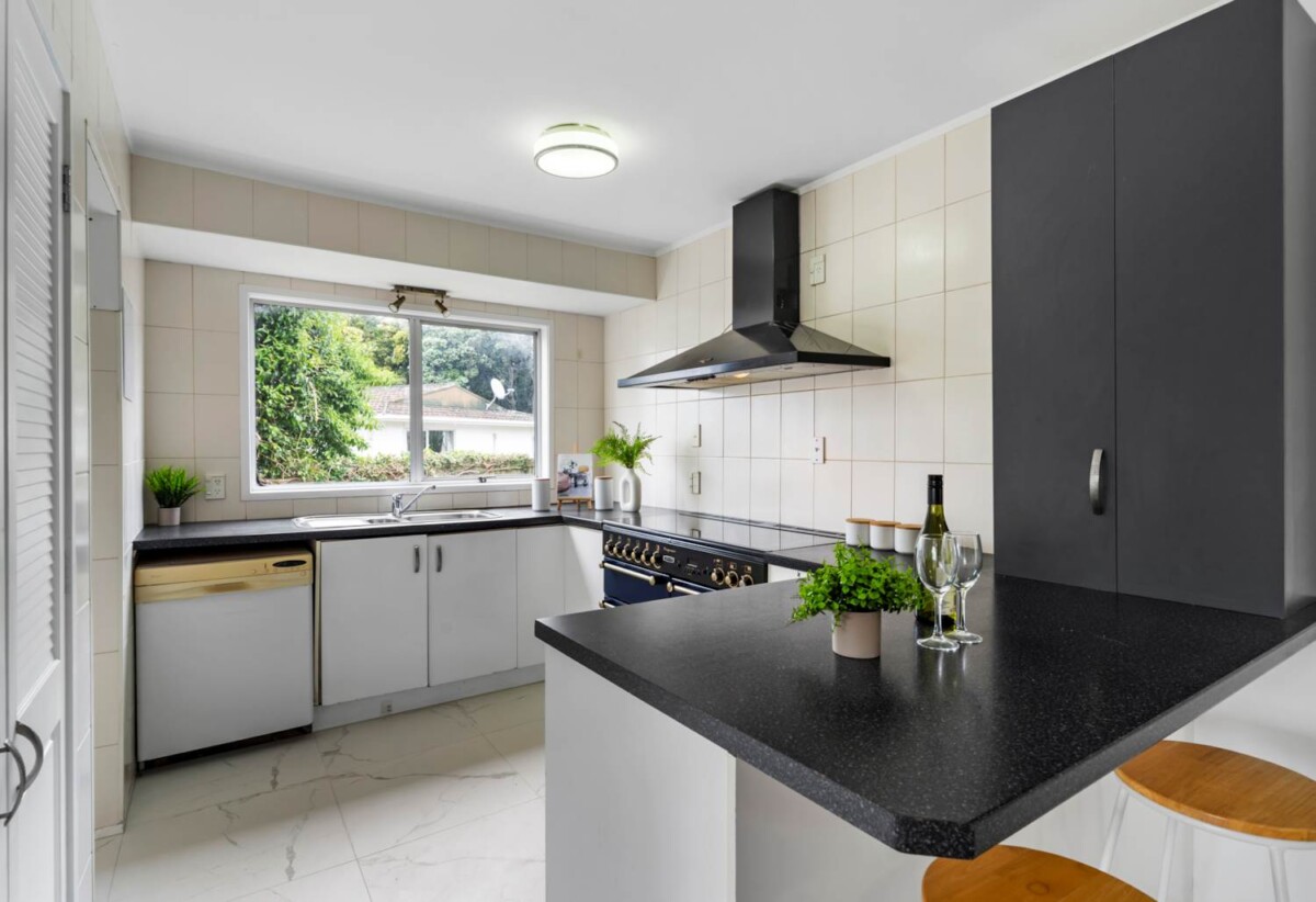 Motivated vendor, Renovated 4 beds 2 baths house standalone double garage, close to schools, parks, beach, golf club, Zoned for Wakaaranga Primary School, Farm Cove Intermediate and Pakuranga College, 1/148 Pigeon Mountain Road, Half Moon Bay, Auckland