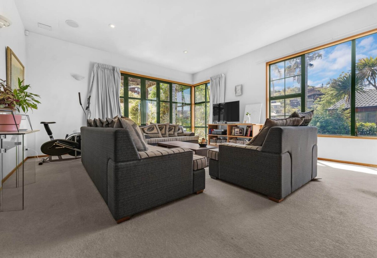 Walk to Rangitoto College, Sea Views, 5 beds house on 650m2 section, live & development potential, 44 Penguin Drive, Murrays Bay, Auckland