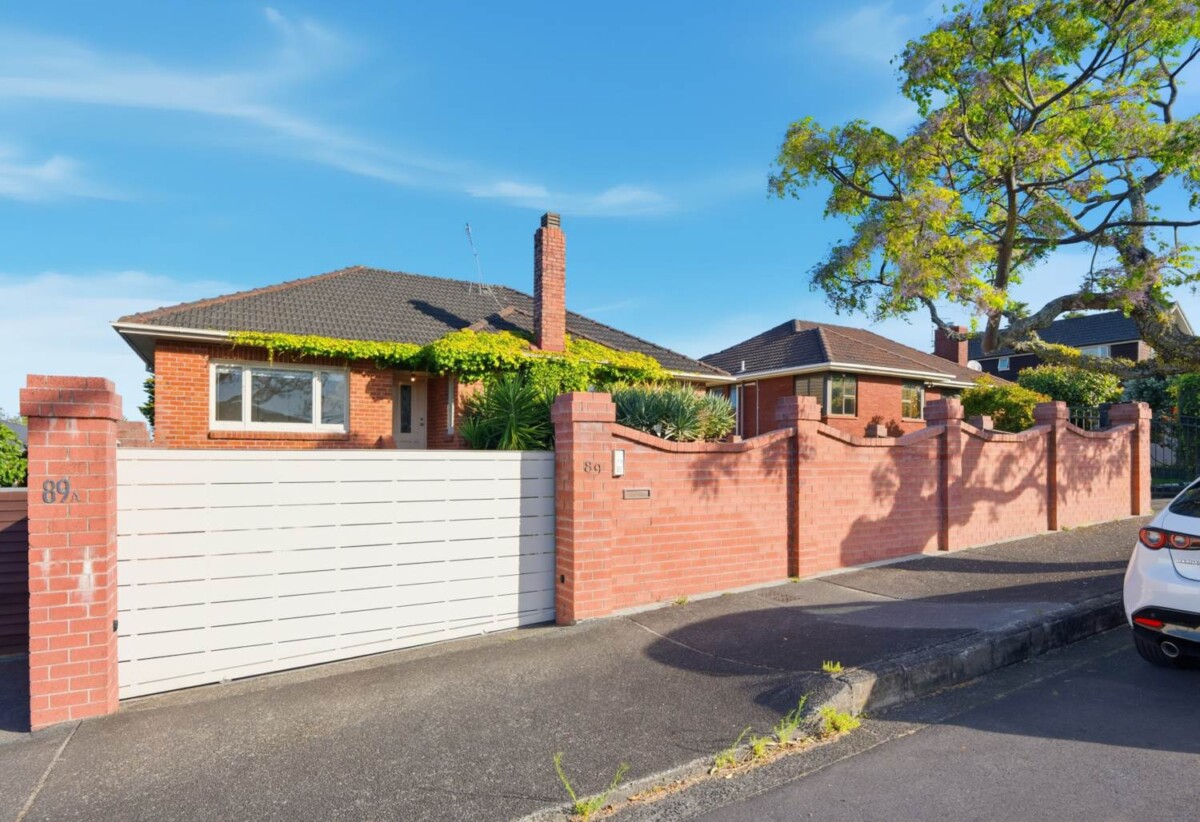 5 beds brick house on 440m² section, a huge basement area, live or do-up, 89 Maskell Street, St Heliers, Auckland