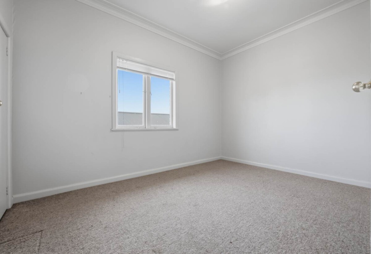 5 beds brick house on 440m² section, a huge basement area, live or do-up, 89 Maskell Street, St Heliers, Auckland
