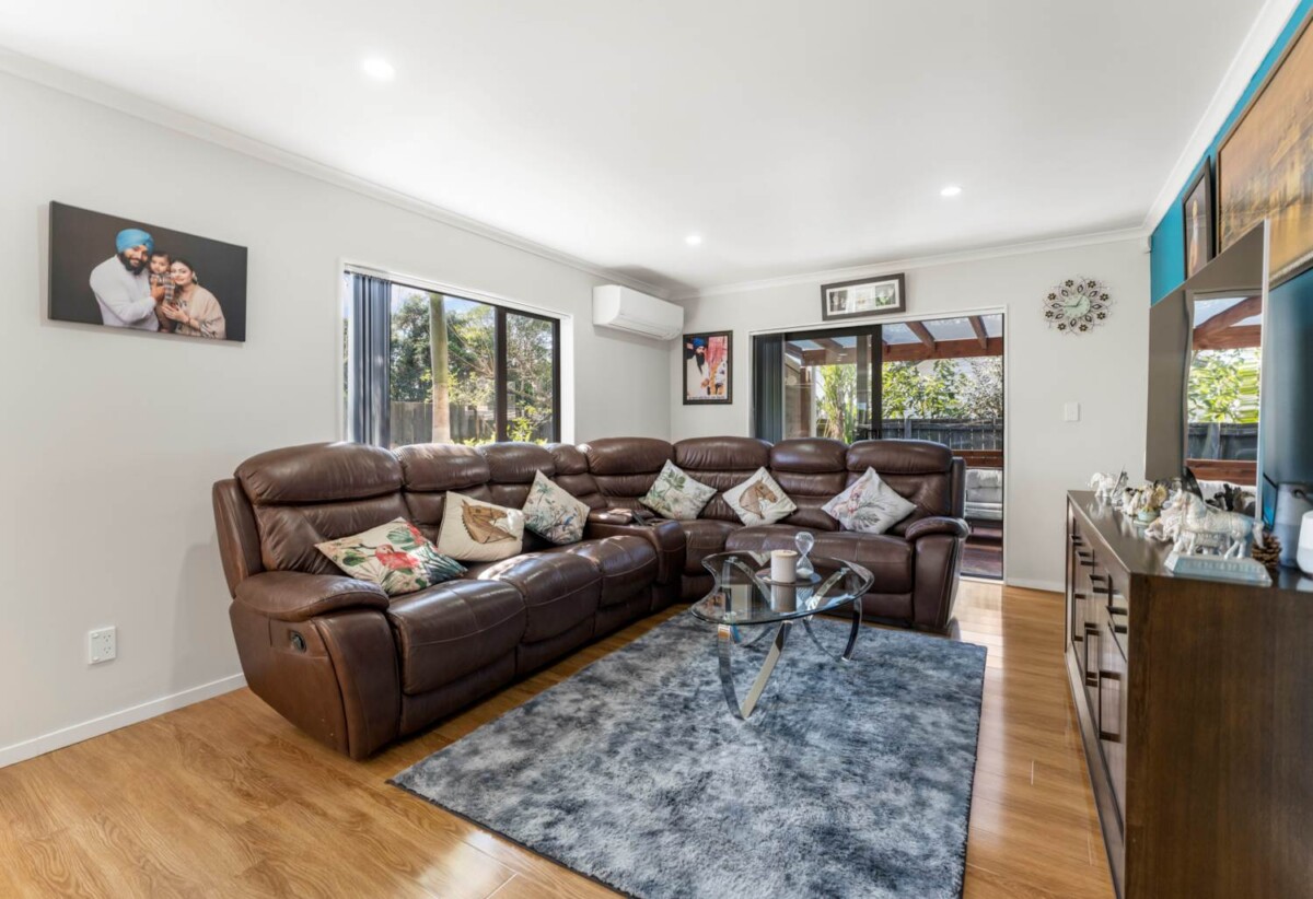 Once in 7 years, 4 beds house on 304m² section, Vendor ready to Move On, 49 Tarapiroe Avenue, Takanini, Auckland