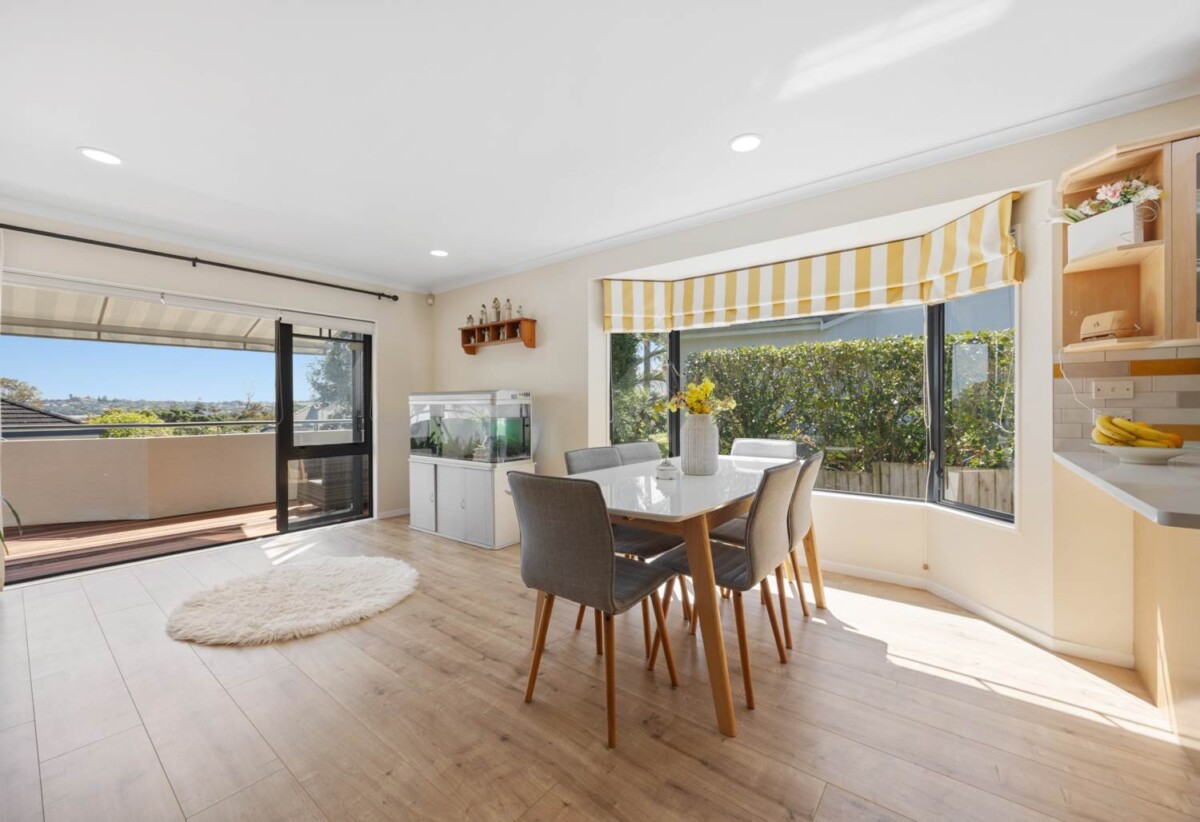 Macleans school Zone, Stylish Coastal 4 beds house on 1/2 share of 893m2, walks to beach, golf club, 35A Clovelly Road, Bucklands Beach, Auckland