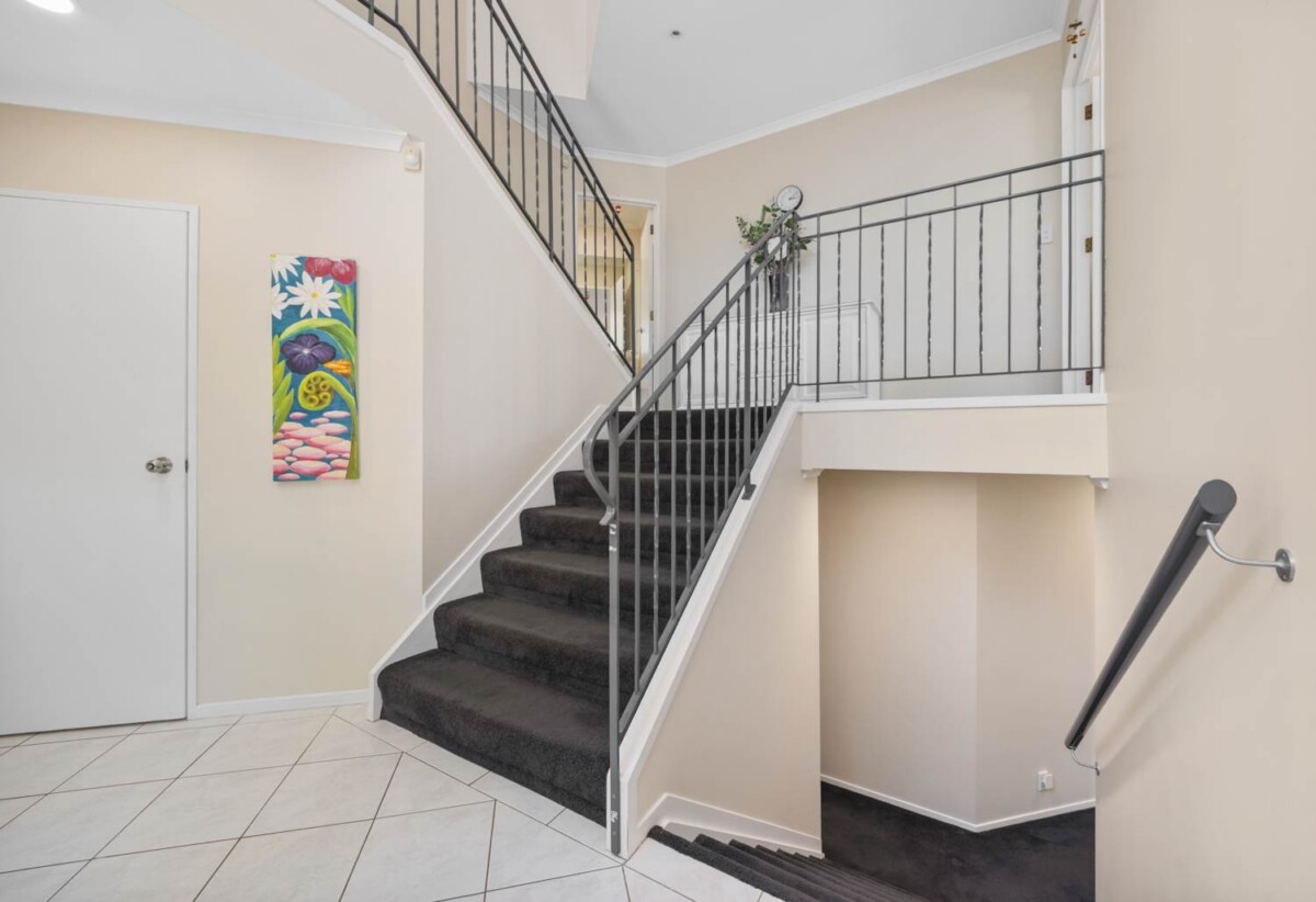 Macleans school Zone, Stylish Coastal 4 beds house on 1/2 share of 893m2, walks to beach, golf club, 35A Clovelly Road, Bucklands Beach, Auckland