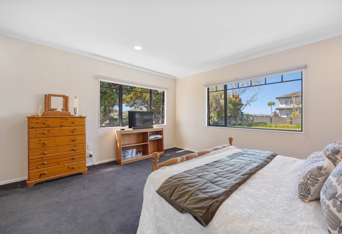 Macleans school Zone, Stylish Coastal 4 beds house on 1/2 share of 893m2, walks to beach, golf club, 35A Clovelly Road, Bucklands Beach, Auckland