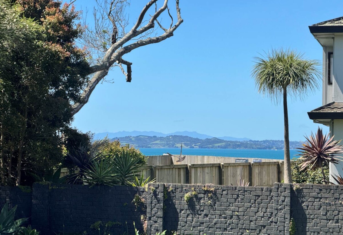 Macleans school Zone, Stylish Coastal 4 beds house on 1/2 share of 893m2, walks to beach, golf club, 35A Clovelly Road, Bucklands Beach, Auckland