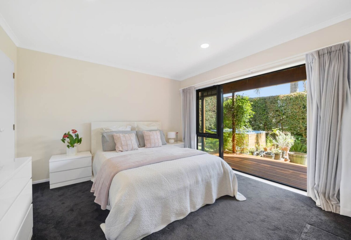 Macleans school Zone, Stylish Coastal 4 beds house on 1/2 share of 893m2, walks to beach, golf club, 35A Clovelly Road, Bucklands Beach, Auckland