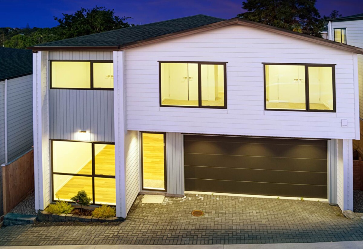 Brandnew, Freehold, Free Standing 5 beds home, Close to Green Bay & New Lynn shopping centres, 21D Barron Drive, Green Bay, Auckland