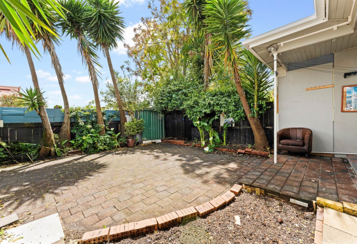 Affordable 1 bed 1 bath unit, upgraded kitchen, 1A Calgary Street, Sandringham, Auckland