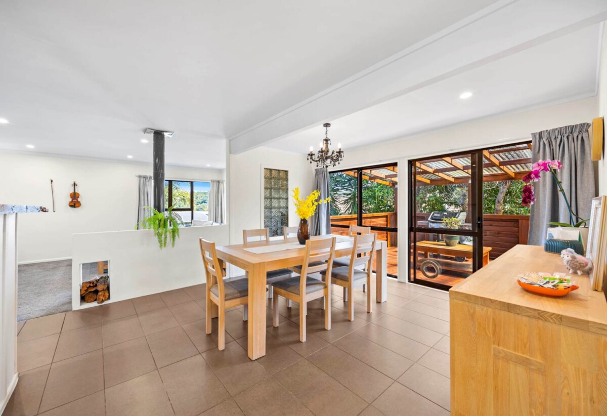 Move-In Ready, 3 beds house on 627m² section, Minutes from Glenfield Mall, 9 Hale Crescent, Bayview, Auckland