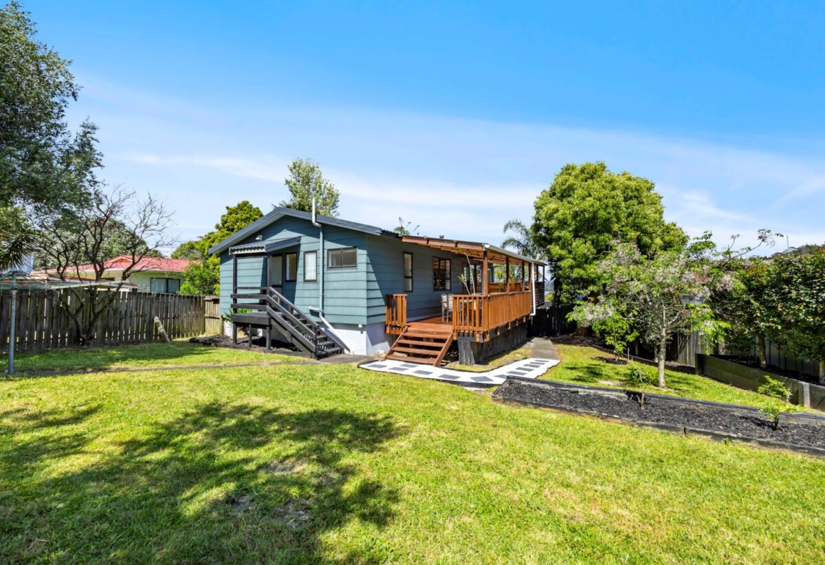 Move-In Ready, 3 beds house on 627m² section, Minutes from Glenfield Mall, 9 Hale Crescent, Bayview, Auckland