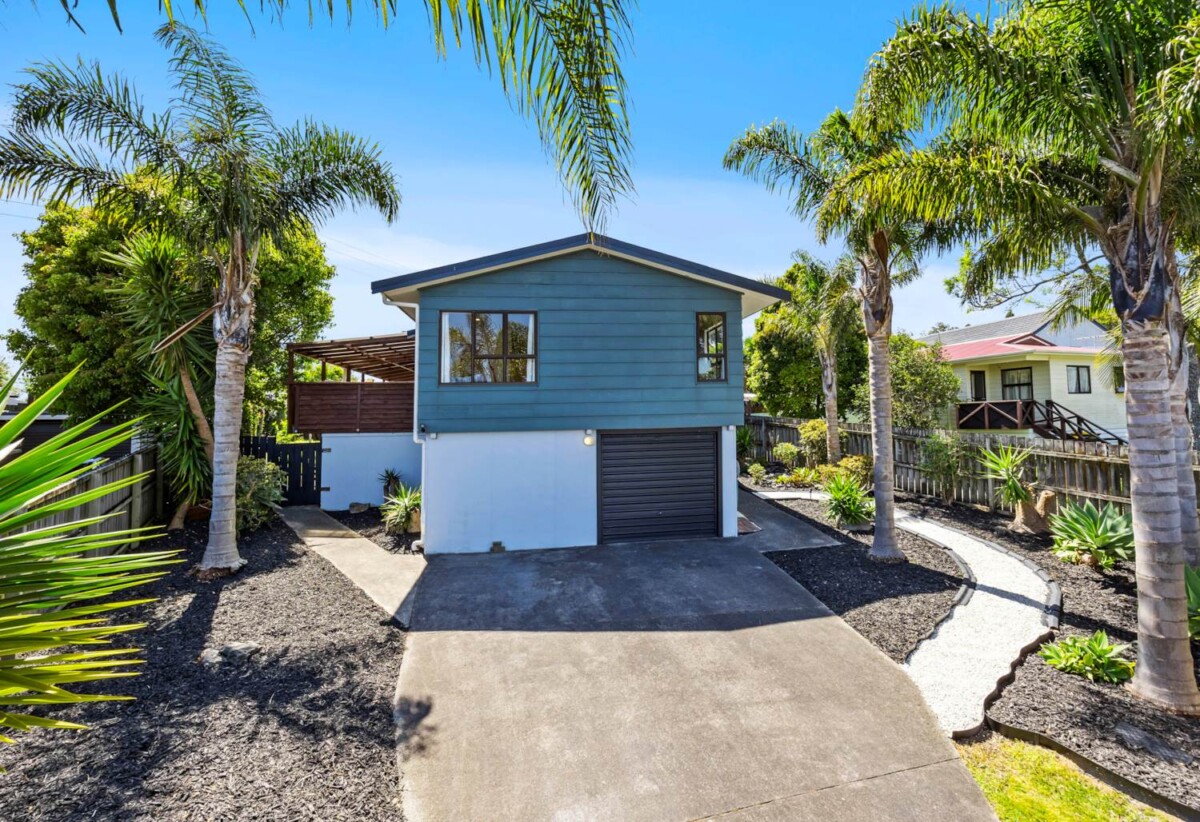 Move-In Ready, 3 beds house on 627m² section, Minutes from Glenfield Mall, 9 Hale Crescent, Bayview, Auckland