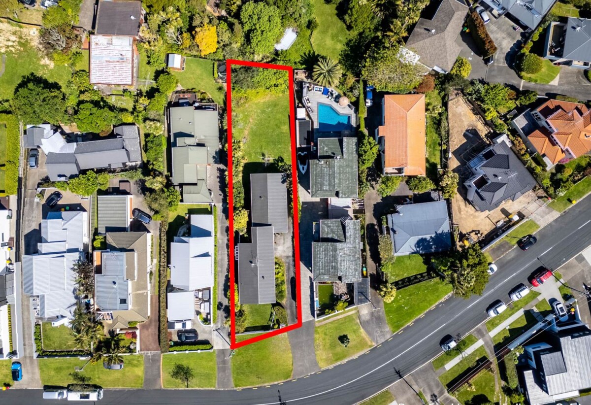 Rangitoto &double Westlake schools zone, Two Freehold titles(2 x 2beds): total 951m² land, 1&2/32 Kowhai Road, Campbells Bay, Auckland