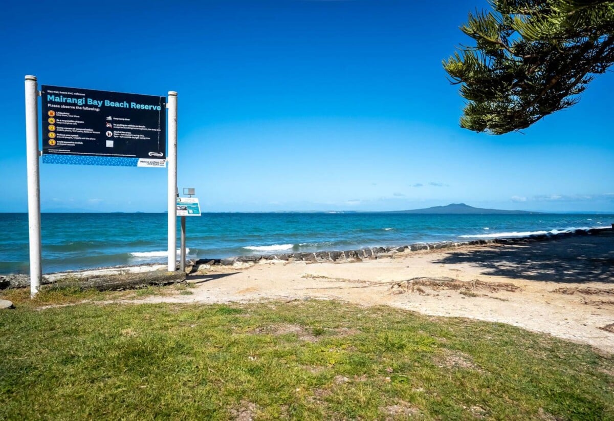 Rangitoto &double Westlake schools zone, Two Freehold titles(2 x 2beds): total 951m² land, 1&2/32 Kowhai Road, Campbells Bay, Auckland