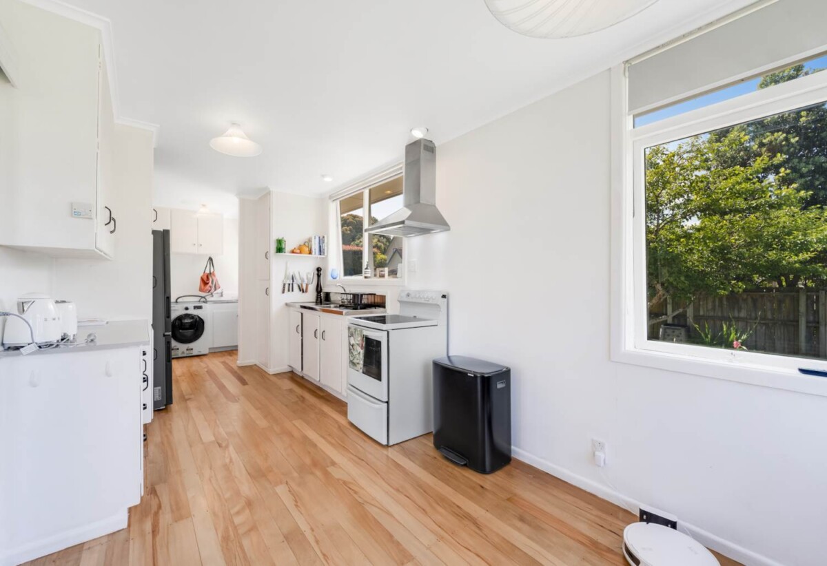 3 beds on 1012m² section, 44A Grotto Street, Onehunga, Auckland