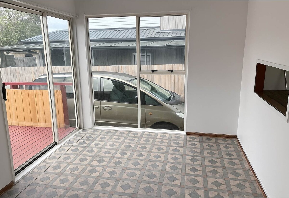 For rent, 3 beds 1 bath house, 28 Ferndown Avenue, Papatoetoe, Auckland
