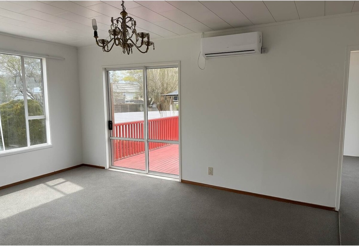 For rent, 3 beds 1 bath house, 28 Ferndown Avenue, Papatoetoe, Auckland