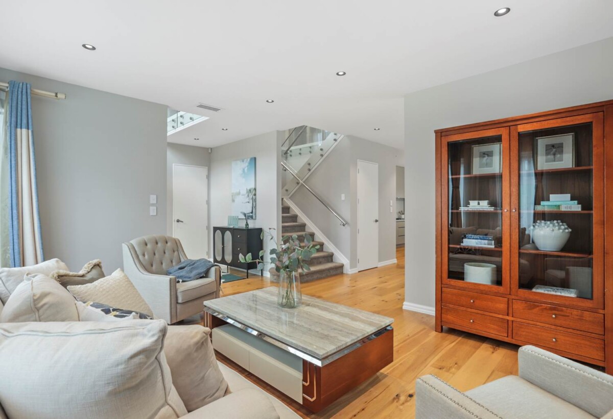 Vendor has boughr, Avondale College zone, 5 beds house with 1 ground-floor ensuite bedroom, 7 Hayward Wright Lane, Avondale, Auckland