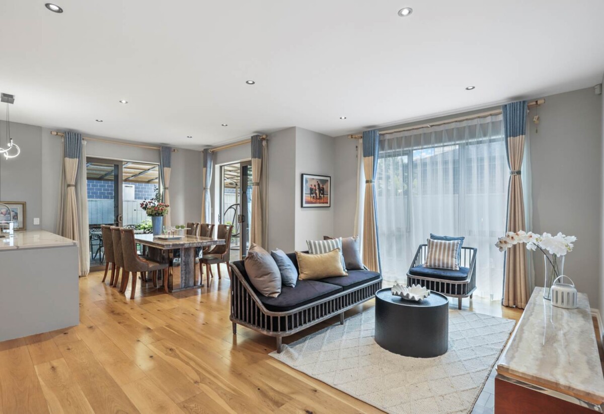 Vendor has boughr, Avondale College zone, 5 beds house with 1 ground-floor ensuite bedroom, 7 Hayward Wright Lane, Avondale, Auckland
