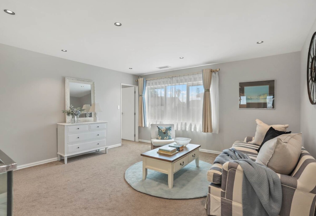Vendor has boughr, Avondale College zone, 5 beds house with 1 ground-floor ensuite bedroom, 7 Hayward Wright Lane, Avondale, Auckland