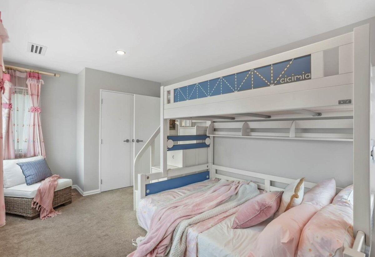 Vendor has boughr, Avondale College zone, 5 beds house with 1 ground-floor ensuite bedroom, 7 Hayward Wright Lane, Avondale, Auckland