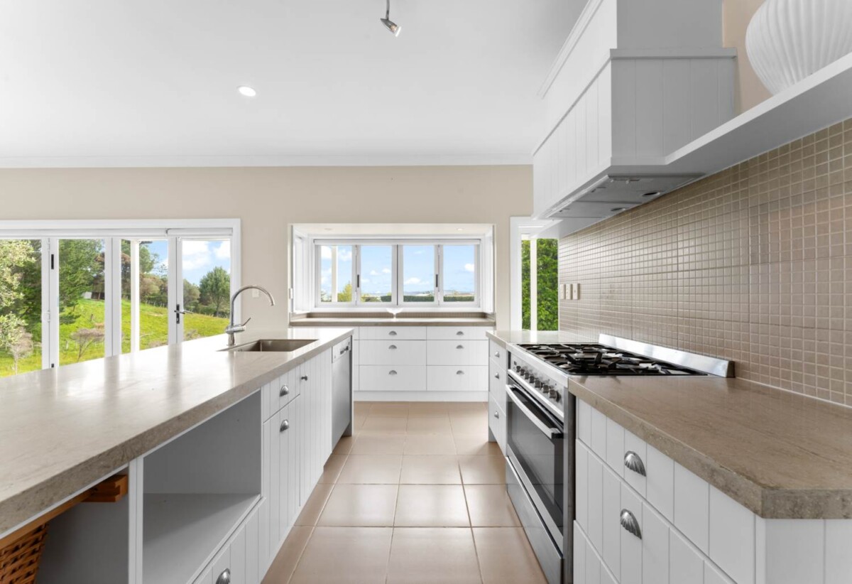 MORTGAGEE SALE, Renovated 182m² 4 beds lifestyle house on 2.0107ha land, 501 Ridge Road, Riverhead, Auckland