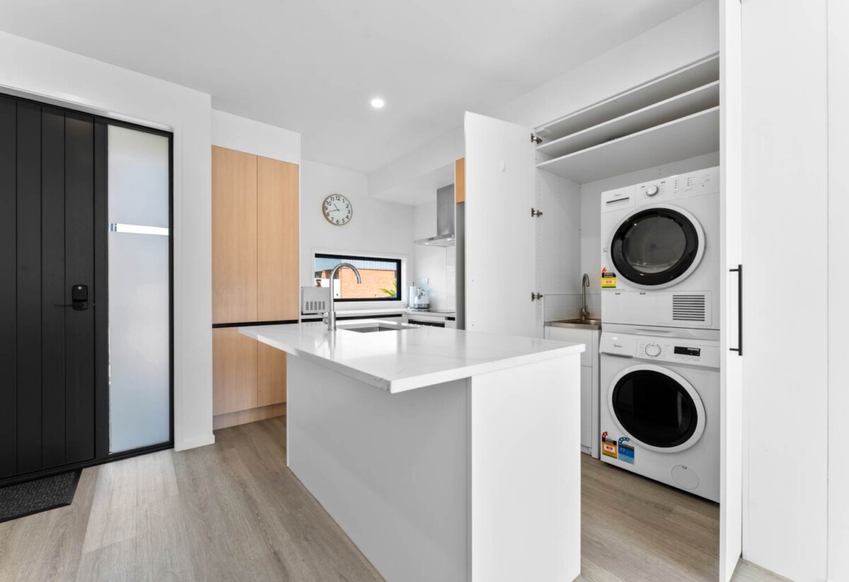 Walks to Lynn Mall, 2 beds home, 10 Clay Works Lane, New Lynn, Auckland