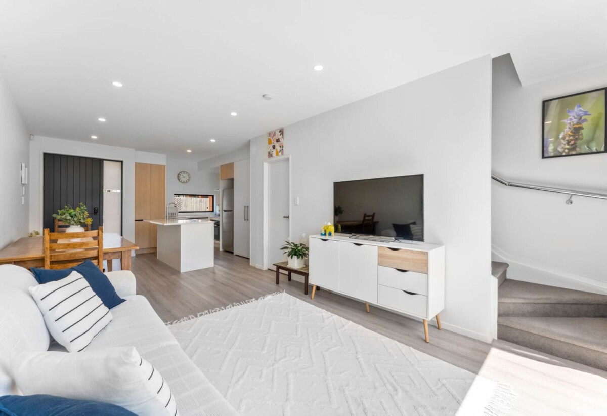 Walks to Lynn Mall, 2 beds home, 10 Clay Works Lane, New Lynn, Auckland