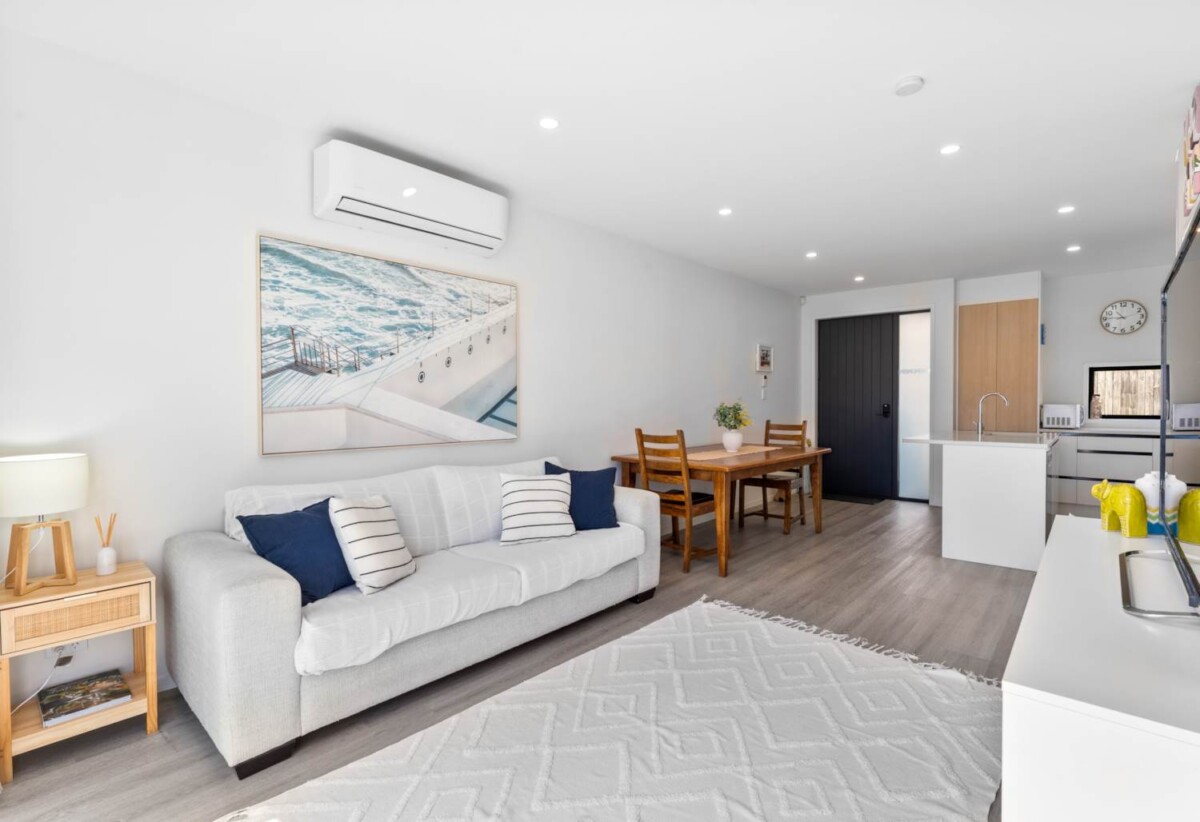 Walks to Lynn Mall, 2 beds home, 10 Clay Works Lane, New Lynn, Auckland