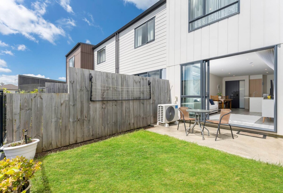 Walks to Lynn Mall, 2 beds home, 10 Clay Works Lane, New Lynn, Auckland