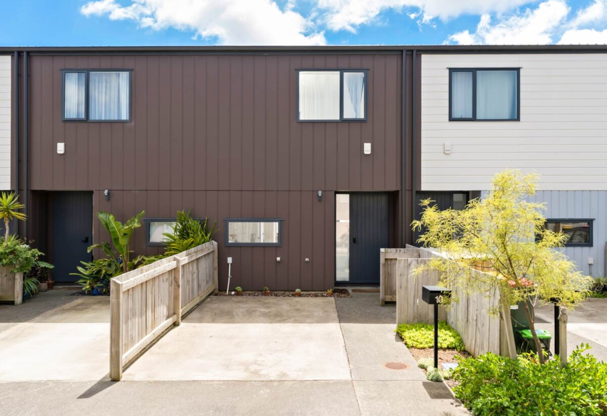 Walks to Lynn Mall, 2 beds home, 10 Clay Works Lane, New Lynn, Auckland
