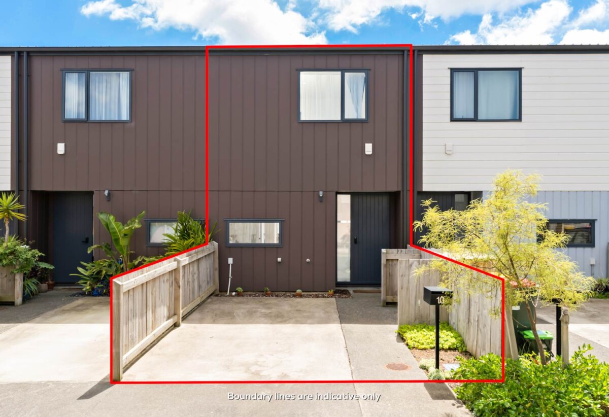 Walks to Lynn Mall, 2 beds home, 10 Clay Works Lane, New Lynn, Auckland