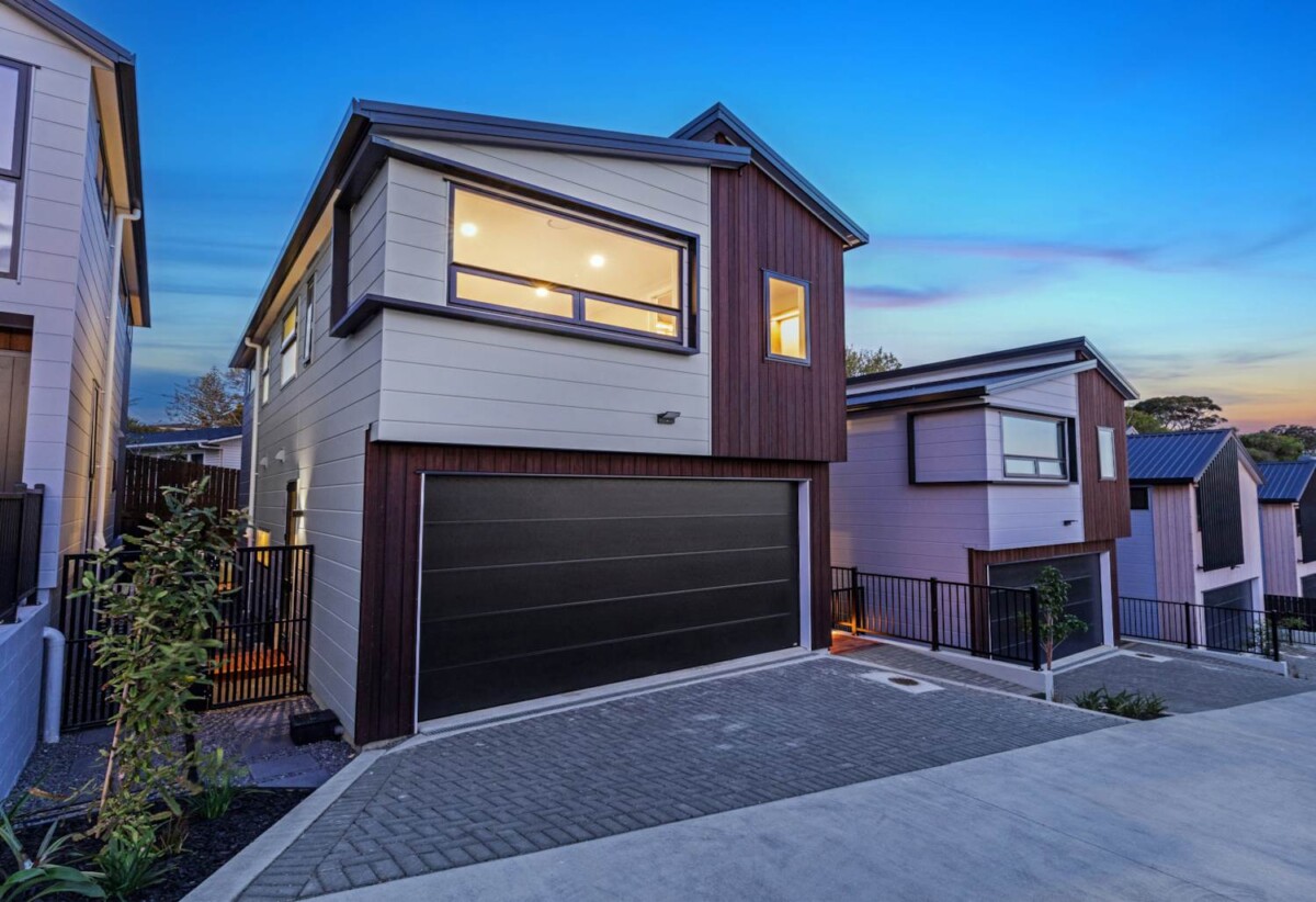10-Year Master Build Guarantee, Double Westlake school zone, Brand-new, freehold, standalone 4 beds home, Central air conditioning, 42 Gordon Avenue, Milford, Auckland