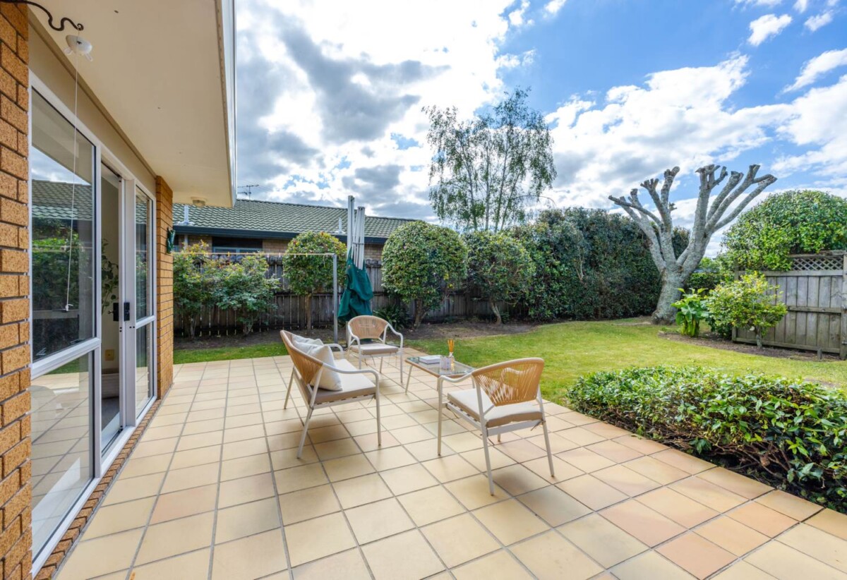 Walks to Kristin and Pinehurst Schools, minutes to Albany Mall, 3 beds house on 531m² section, 37 Princeton Parade, Albany, Auckland