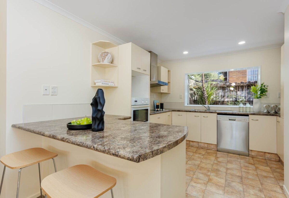 Walks to Kristin and Pinehurst Schools, minutes to Albany Mall, 3 beds house on 531m² section, 37 Princeton Parade, Albany, Auckland