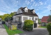 3 bedrooms home, Brandnew modern kitchen, everything you need is just minutes away, 2/116 Bradbury Road, Highland Park, Auckland
