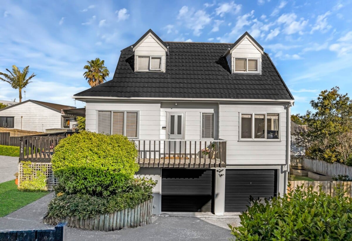 3 bedrooms home, Brandnew modern kitchen, everything you need is just minutes away, 2/116 Bradbury Road, Highland Park, Auckland
