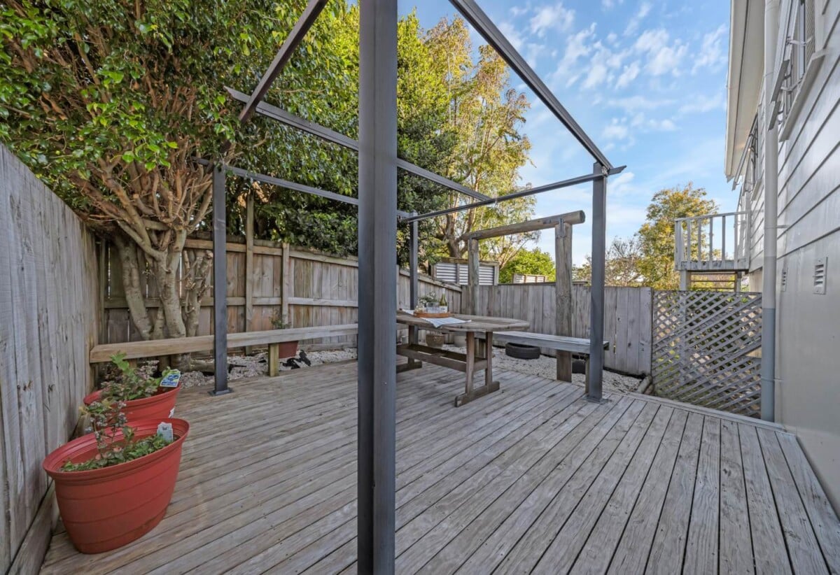 3 bedrooms home, Brandnew modern kitchen, everything you need is just minutes away, 2/116 Bradbury Road, Highland Park, Auckland