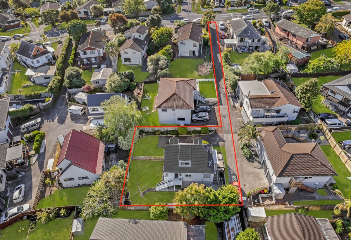 3 bedrooms home, Brandnew modern kitchen, everything you need is just minutes away, 2/116 Bradbury Road, Highland Park, Auckland