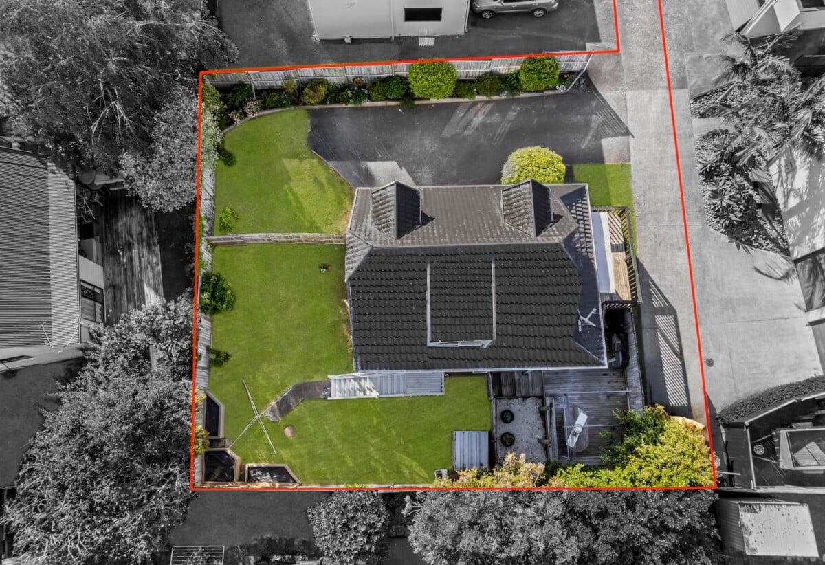 3 bedrooms home, Brandnew modern kitchen, everything you need is just minutes away, 2/116 Bradbury Road, Highland Park, Auckland