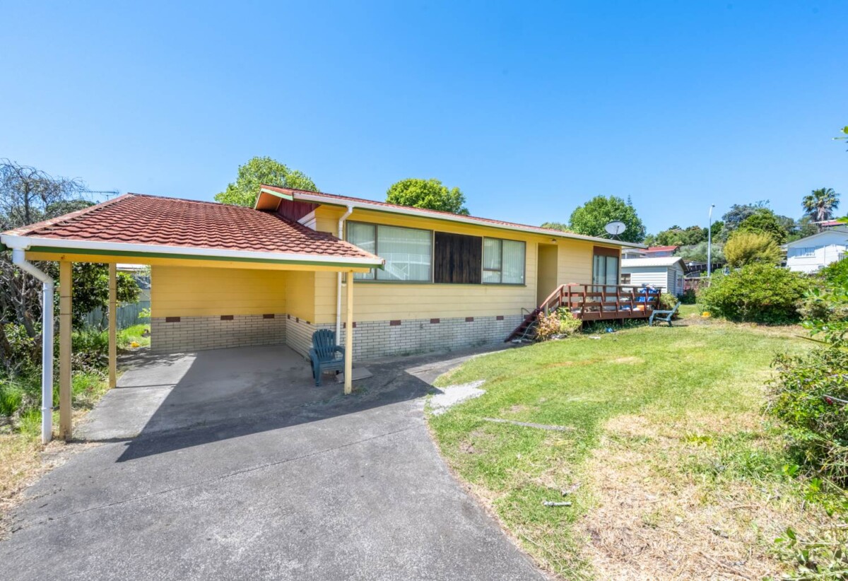 Close by Reynella Reserve, 3 beds house on Corner 809m² section, live or develop, 1 Talmar Place, Massey, Auckland