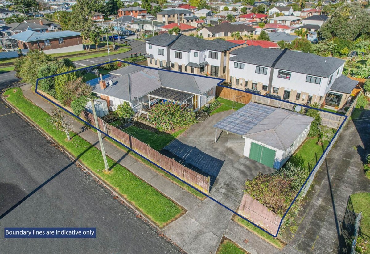 Currently tenanted, 3 beds house on 829m² section, live or develop, 36 Tawa Crescent, Manurewa, Auckland