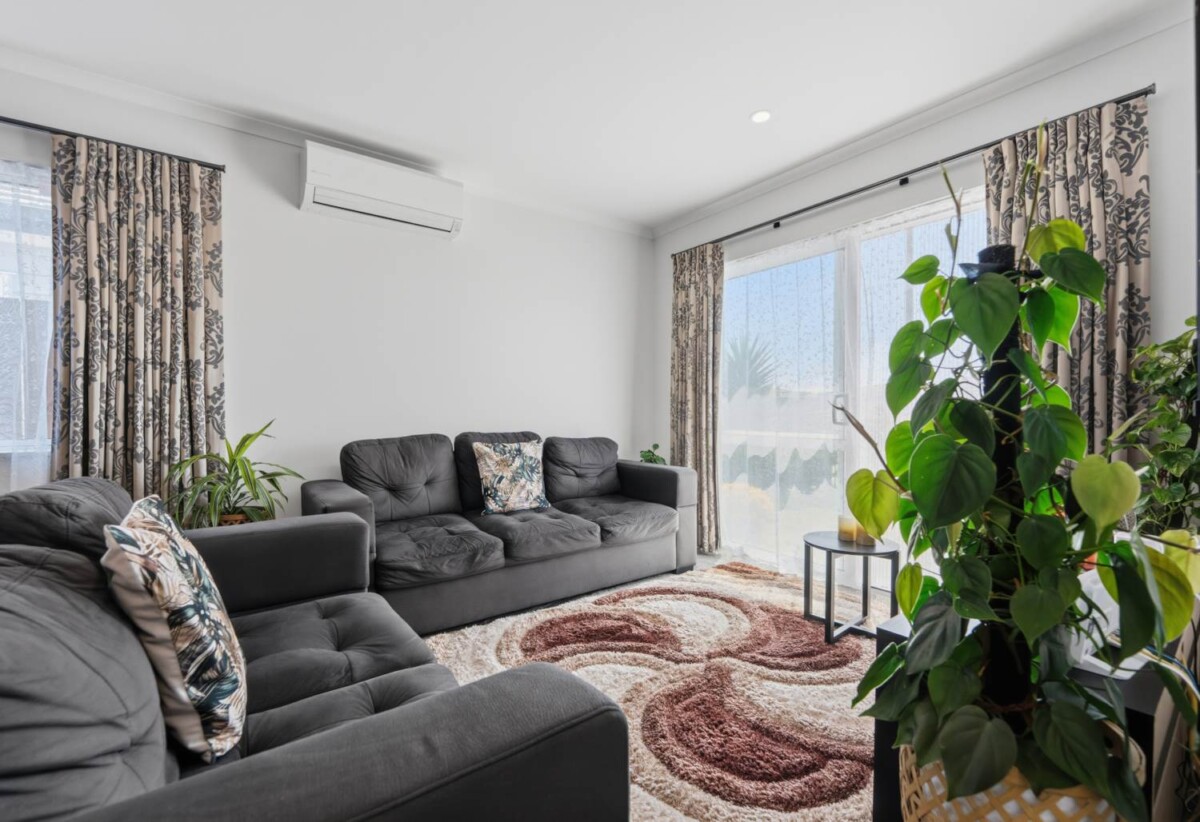 3 beds home, Front yard + back yard, 105 Kuaka Drive, Takanini, Auckland