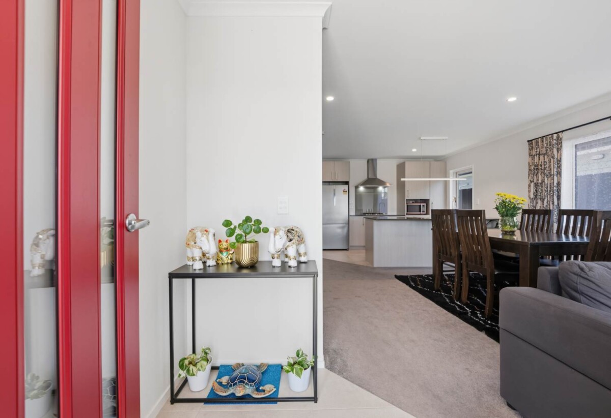 3 beds home, Front yard + back yard, 105 Kuaka Drive, Takanini, Auckland