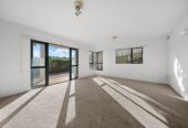 Vendor ready to sell, Top-rated schools zone, Solid Concrete Build, 3 beds home, 2/37 Monarch Avenue, Hillcrest, Auckland