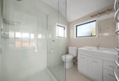 Vendor ready to sell, Top-rated schools zone, Solid Concrete Build, 3 beds home, 2/37 Monarch Avenue, Hillcrest, Auckland