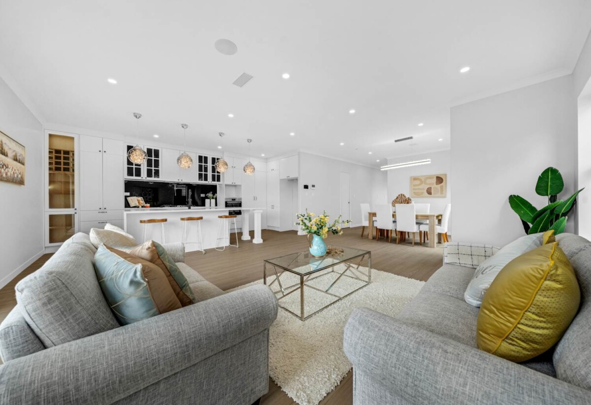 6 beds (4+2) house, 68 Park Green Avenue, Karaka, Auckland