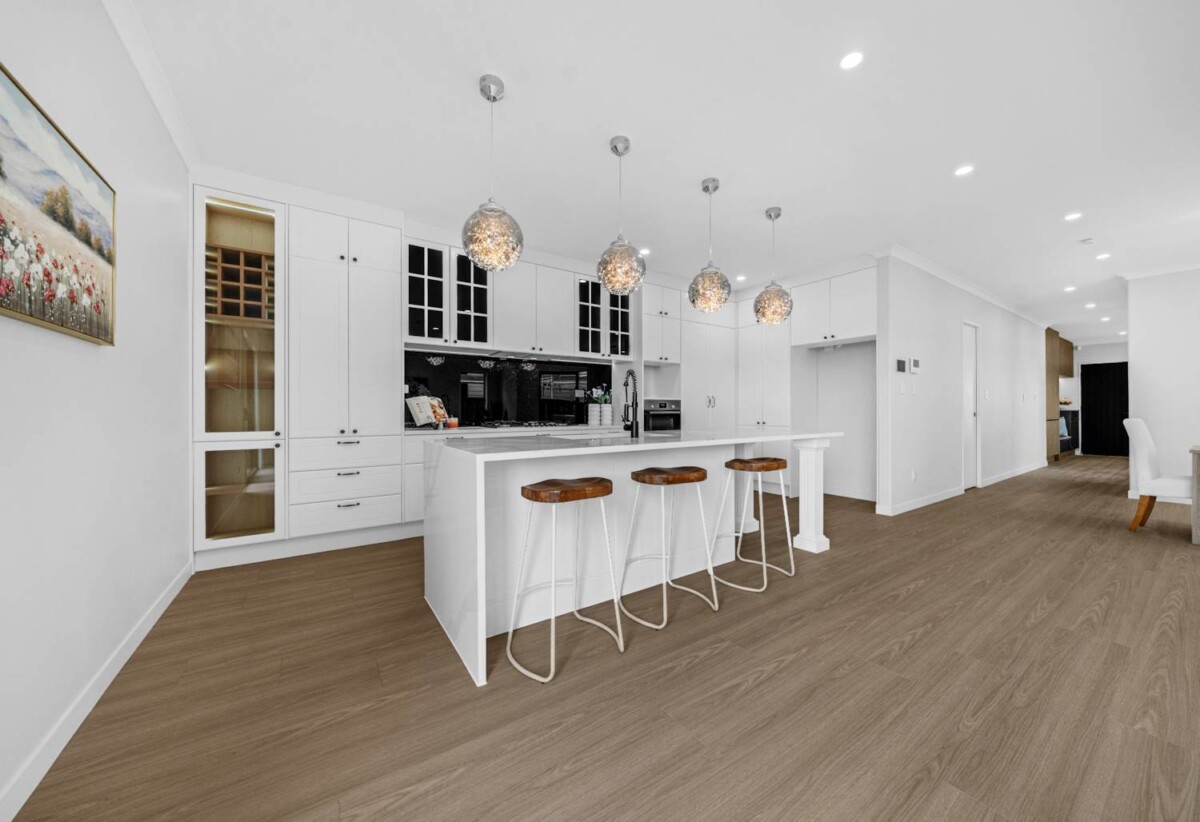 6 beds (4+2) house, 68 Park Green Avenue, Karaka, Auckland