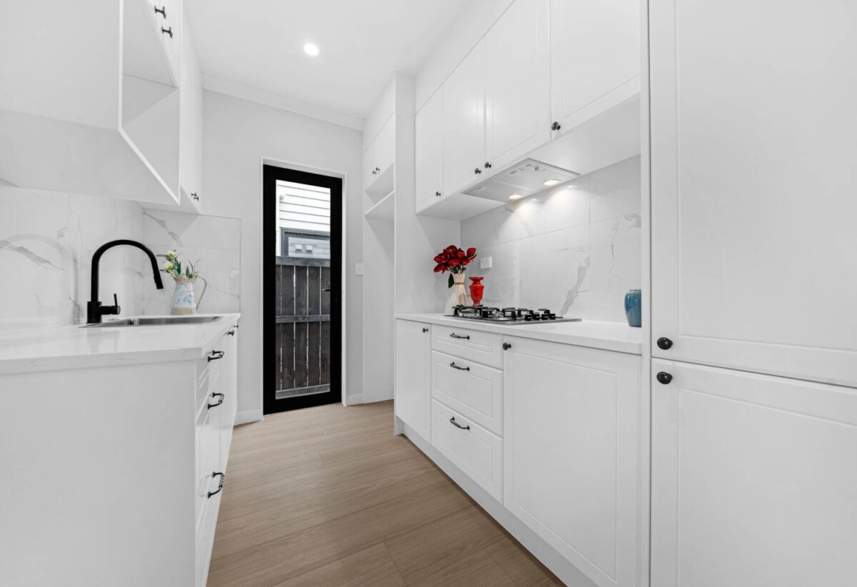 6 beds (4+2) house, 68 Park Green Avenue, Karaka, Auckland